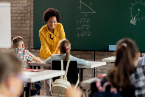 Leia mais sobre o artigo TRF-4 valida período fora do magistério na aposentadoria de professores